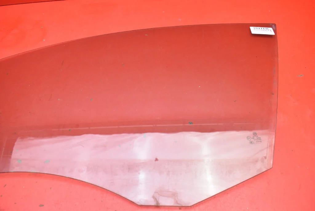 VW Passat B7 Left Front Side Window Used image 3