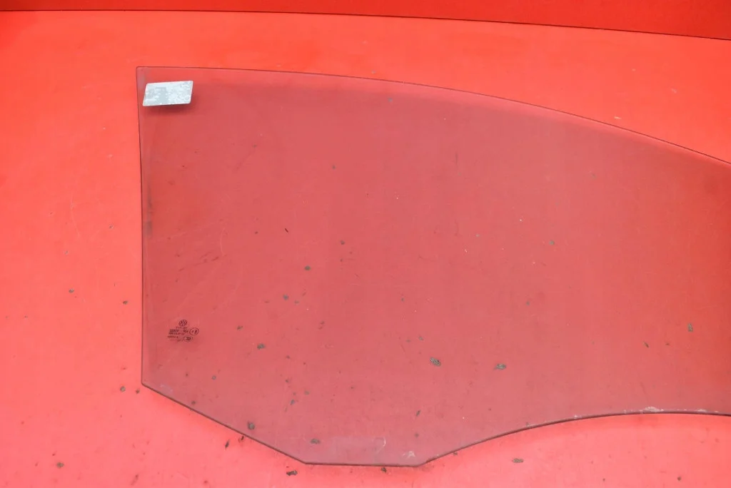 VW Passat B7 Left Front Side Window Used image 5