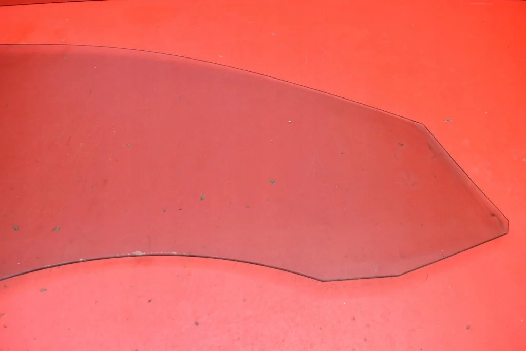 VW Passat B7 Left Front Side Window Used image 6