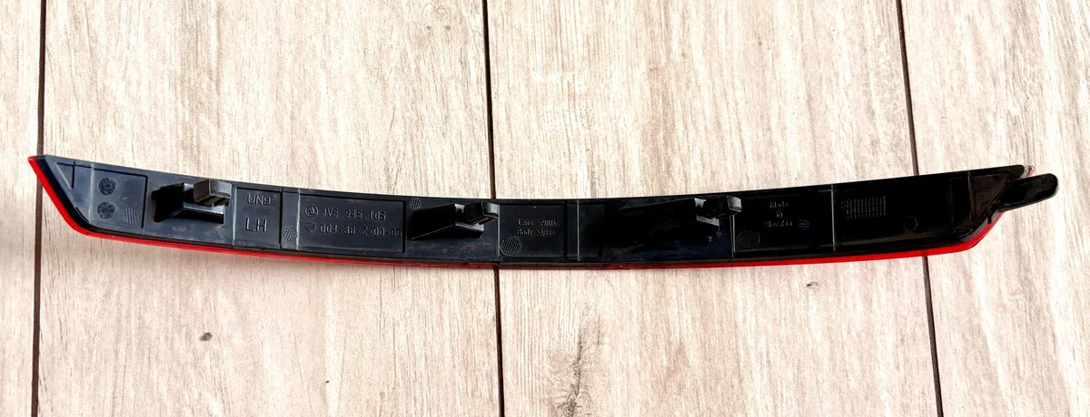 Reflector Skoda Superb III 3V5945105 image 4