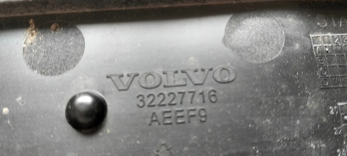 VOLVO XC60 II Cadre Plaque Immatr. 32227716 image 3