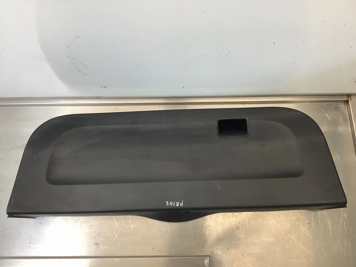 Takaluukun verhoilu Toyota Prius (NHW20) 6775047010