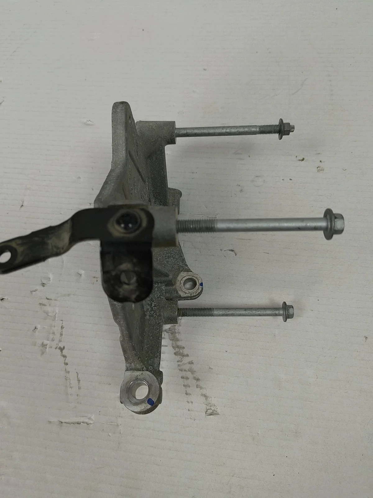 Support compresseur clim Renault Kangoo III E-TECH image 4