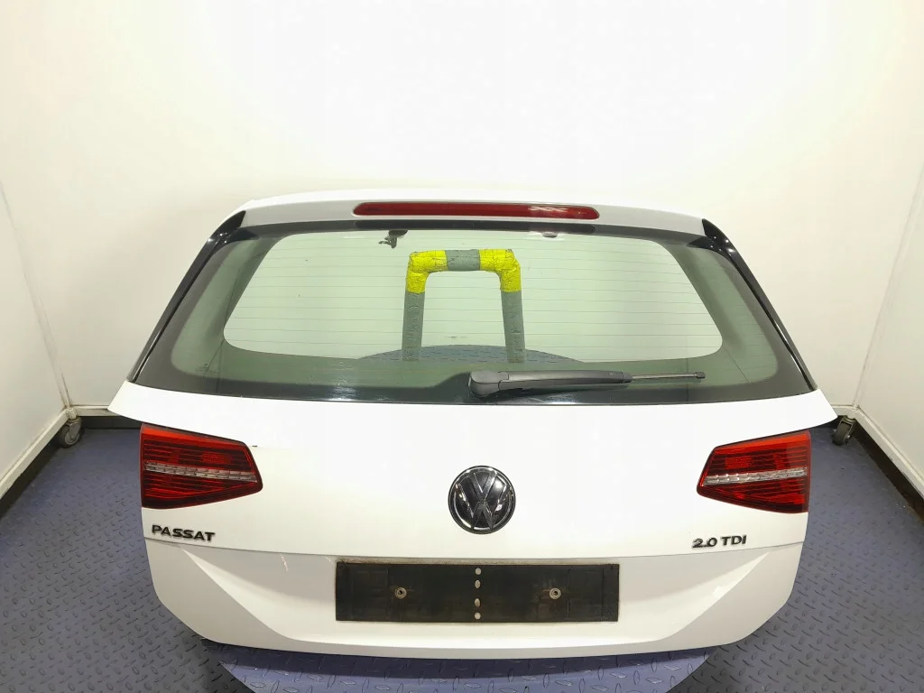 VW Passat B8 Kombi Baklucka LC9A image 2