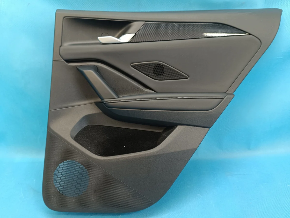 VW Tiguan 3 Panel Puerta Trasera Derecha Usado