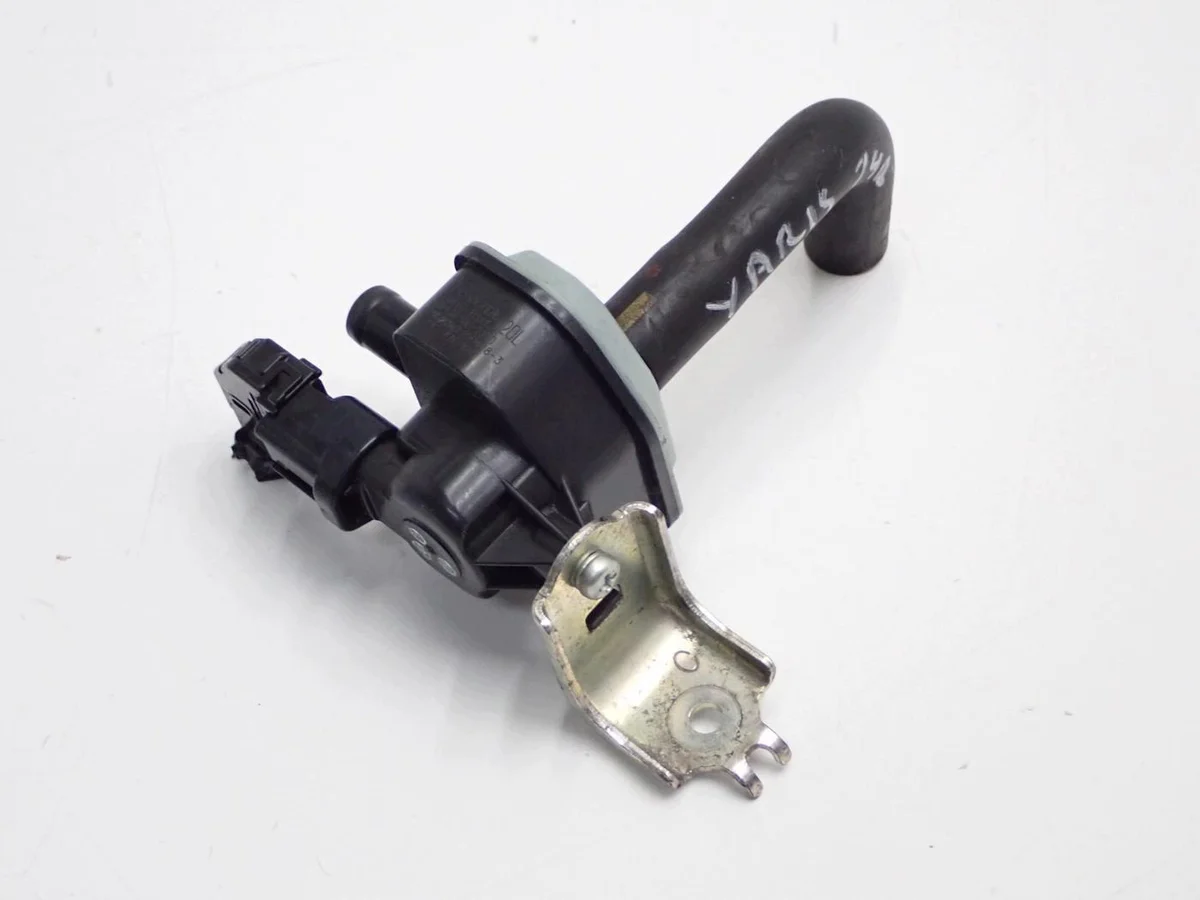 Toyota Yaris IV 1.5 Hybrid 90910-TC005