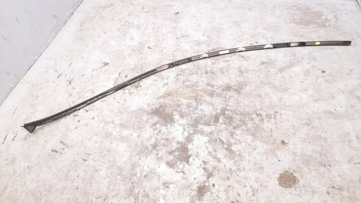 MERCEDES W218 BAGUETTE DE TOIT DROITE A2186900282 image 3