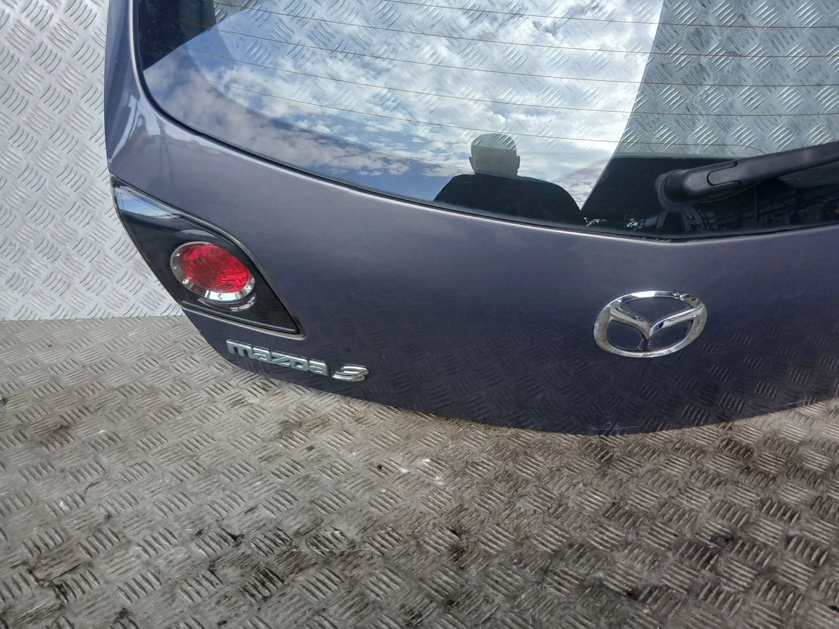 Mazda 3 Tapa Maletero Trasera Color 32S image 6