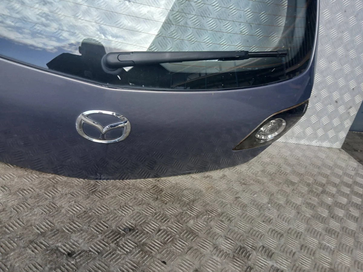 Mazda 3 Tapa Maletero Trasera Color 32S image 7
