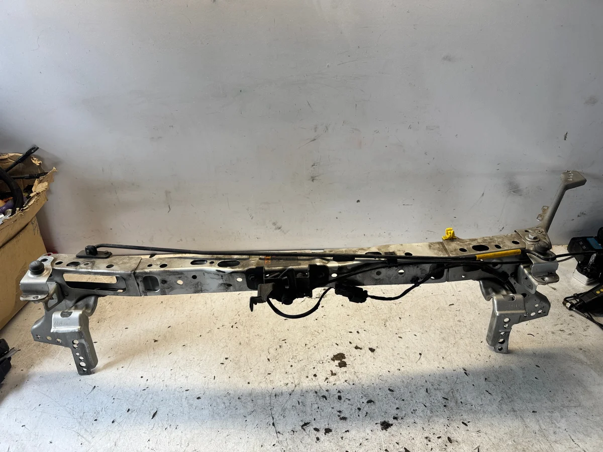 Opel Astra K Verstärkung vorne Silber
