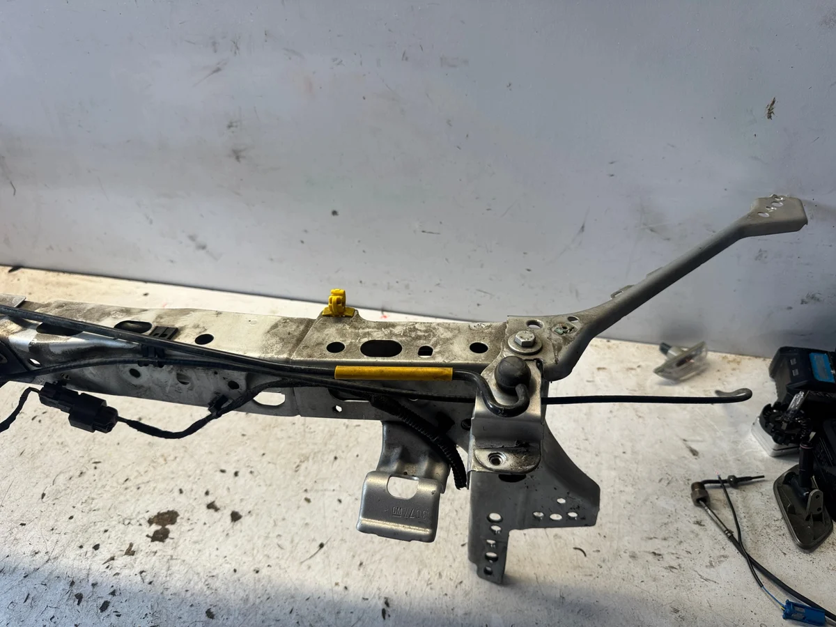 Opel Astra K Verstärkung vorne Silber image 3