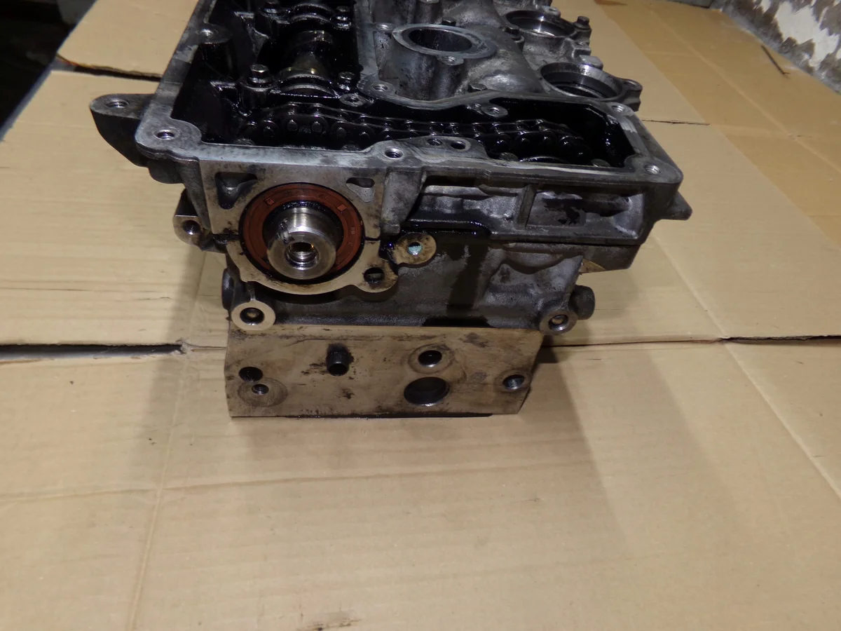 Tapa de culata Ford Focus C-Max 2.0 TDCI image 3