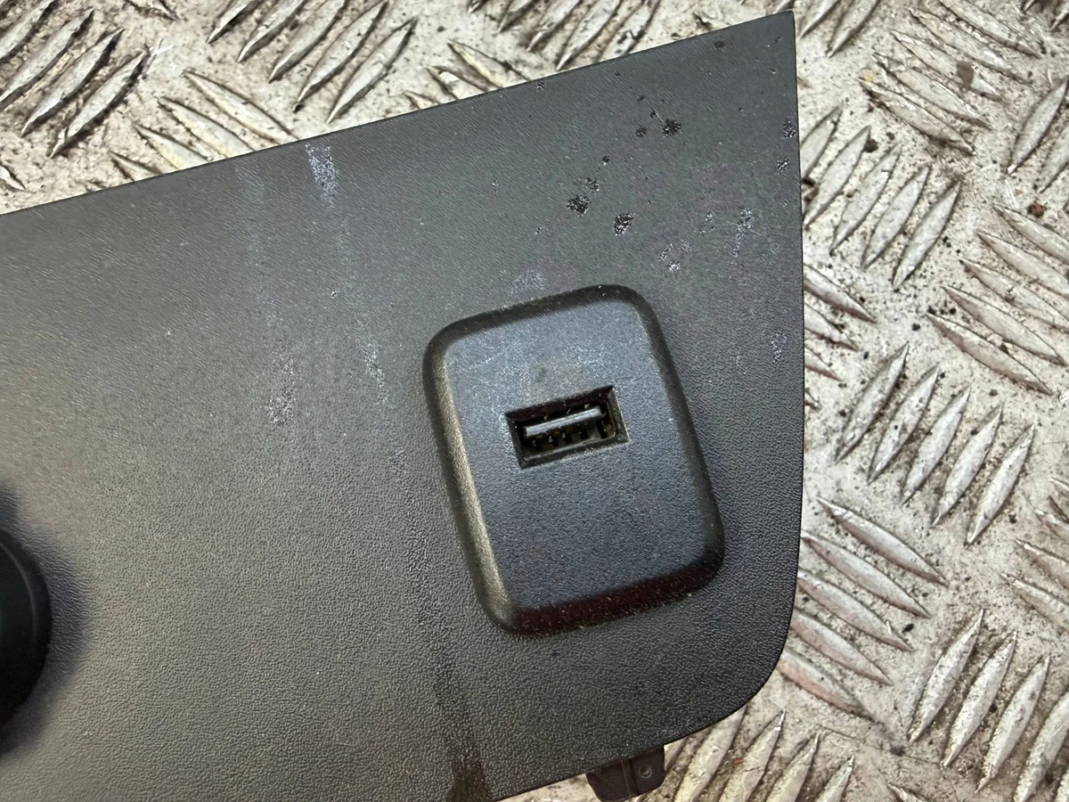 OPEL CORSA E RAMKA LEWARKA USB 13519246 image 3