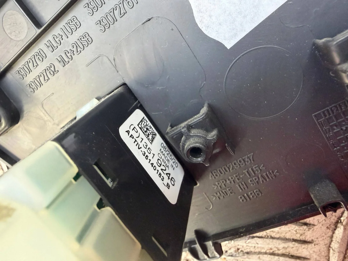 OPEL CORSA E RAMKA LEWARKA USB 13519246 image 5