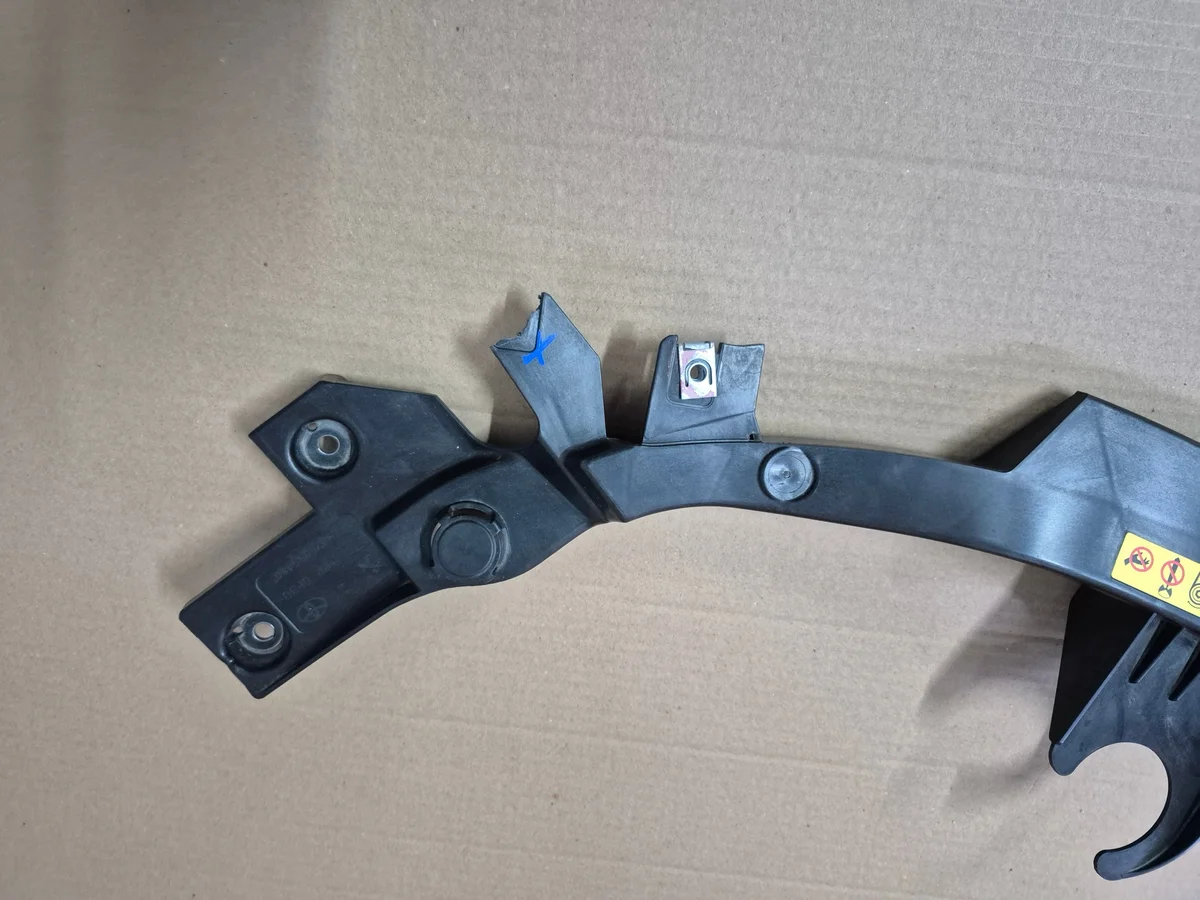 Toyota Proace Halterung vorne rechts gebraucht image 3