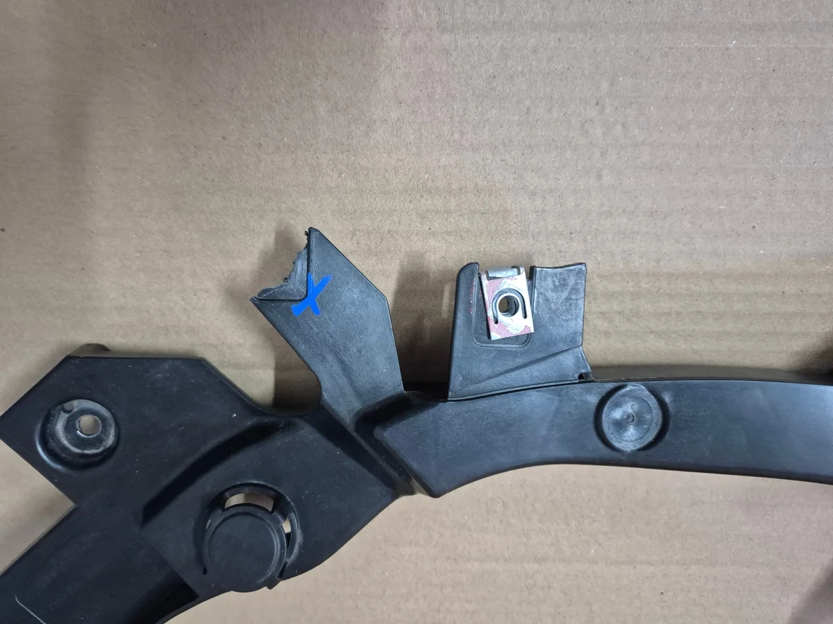 Toyota Proace Halterung vorne rechts gebraucht image 4