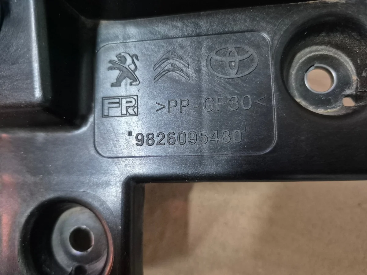 Toyota Proace Halterung vorne rechts gebraucht image 7