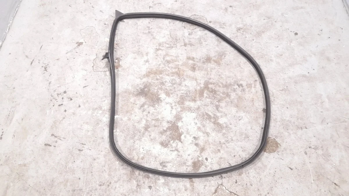Front Right Door Window Seal Mercedes CLS C218