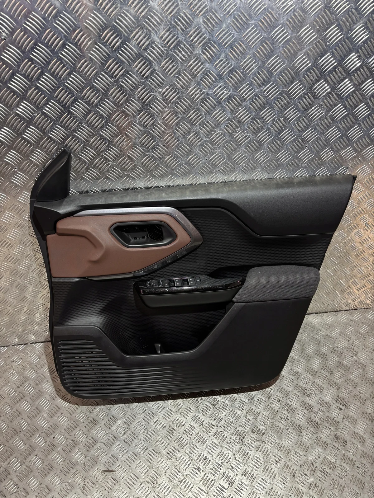 Suzuki e-Vitara 25- Painel Porta Dianteira Direita Usado