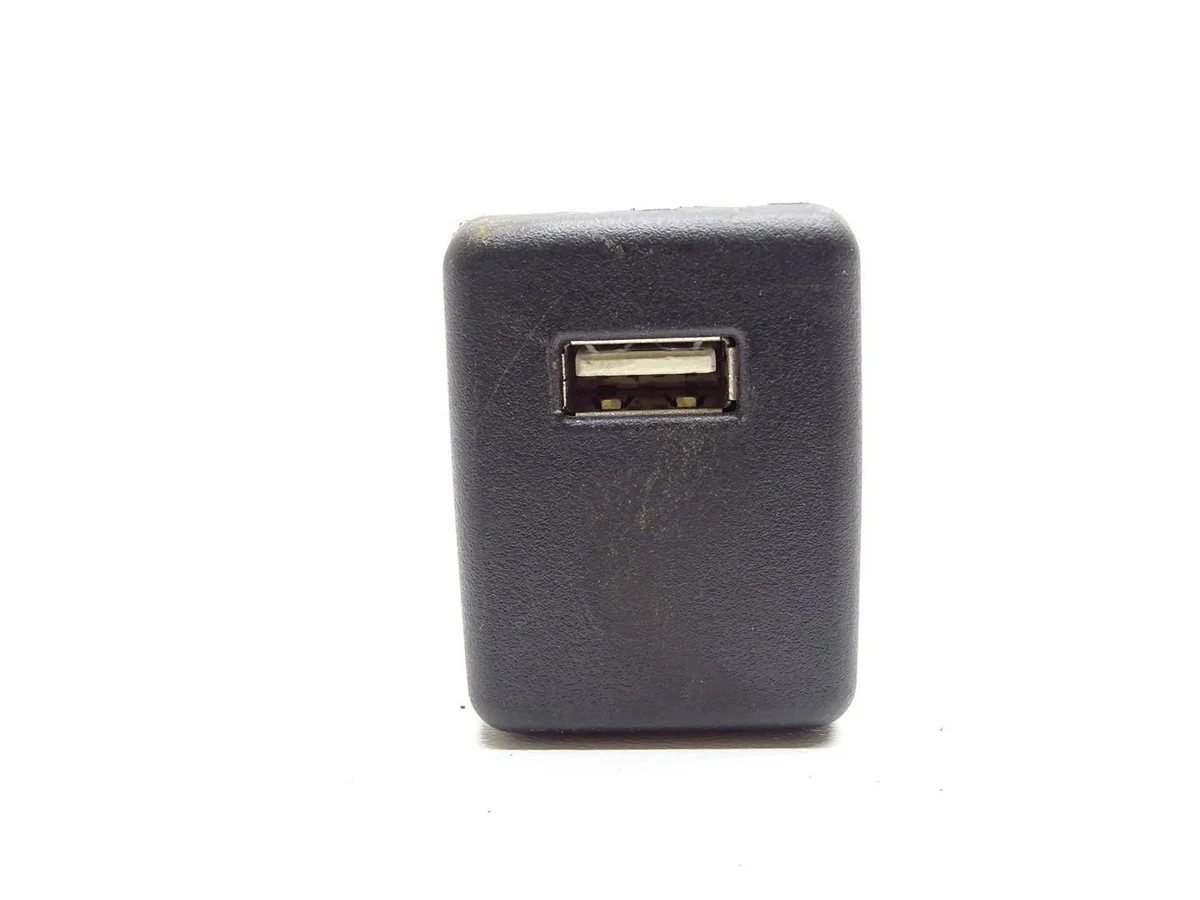 USB Buchse 39087528 Opel Astra V K