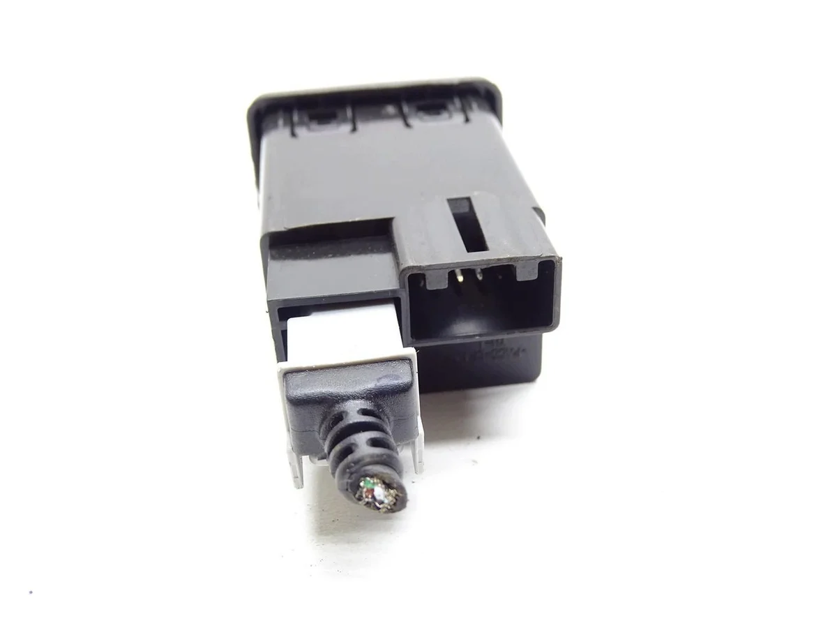 USB Buchse 39087528 Opel Astra V K image 3