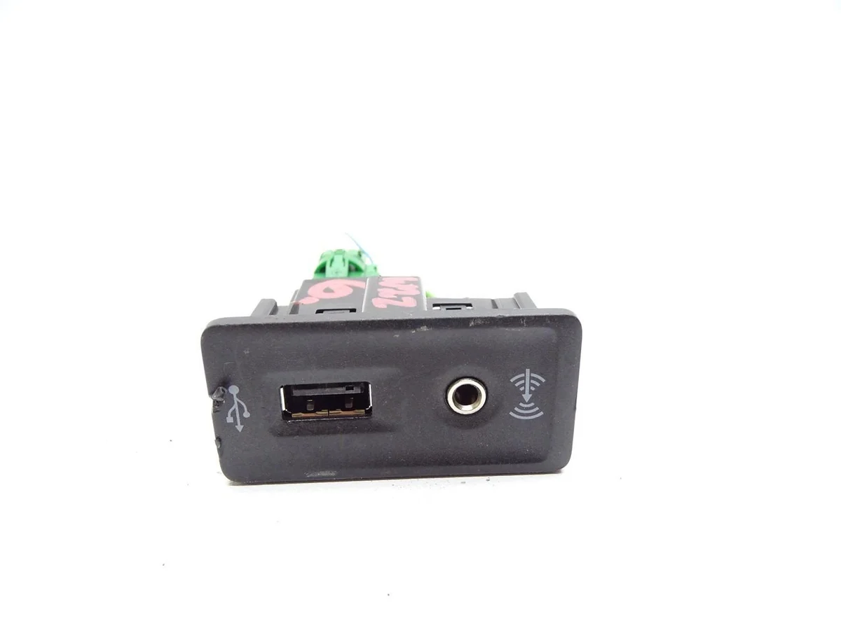USB Port Socket 5Q0035726E VW Golf VII