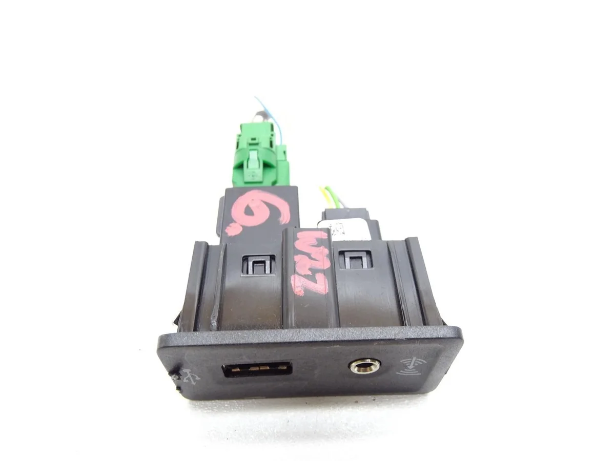 USB Buchse 5Q0035726E VW Golf VII image 3