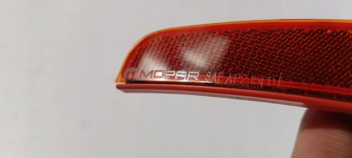 Dodge Charger 2019 Reflector Voorzijde 68214405AA image 5