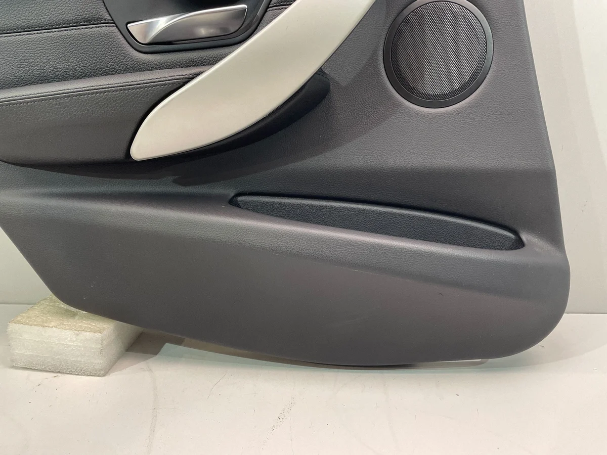BMW 3 F30 F31 Türverkleidung links hinten image 3
