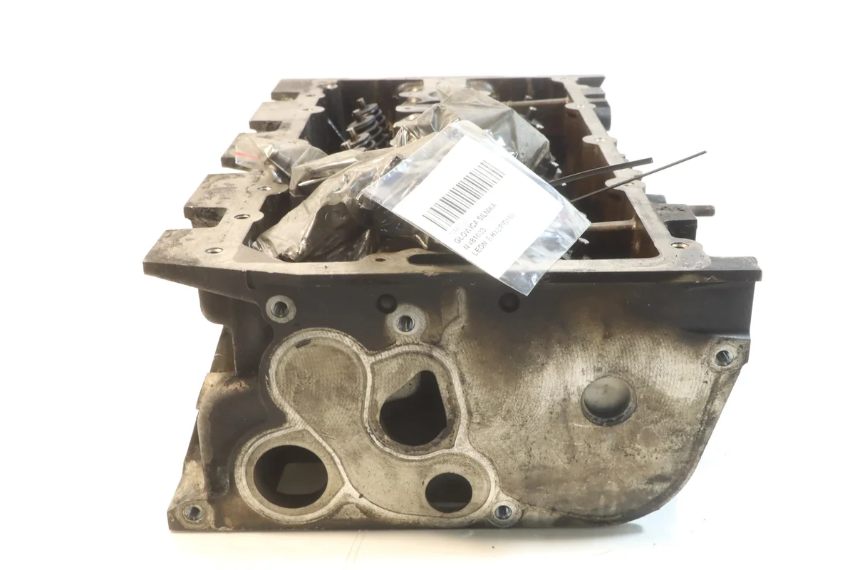 Cylinderhuvud Cupra Leon E-Hybrid 150 04E103404A image 3