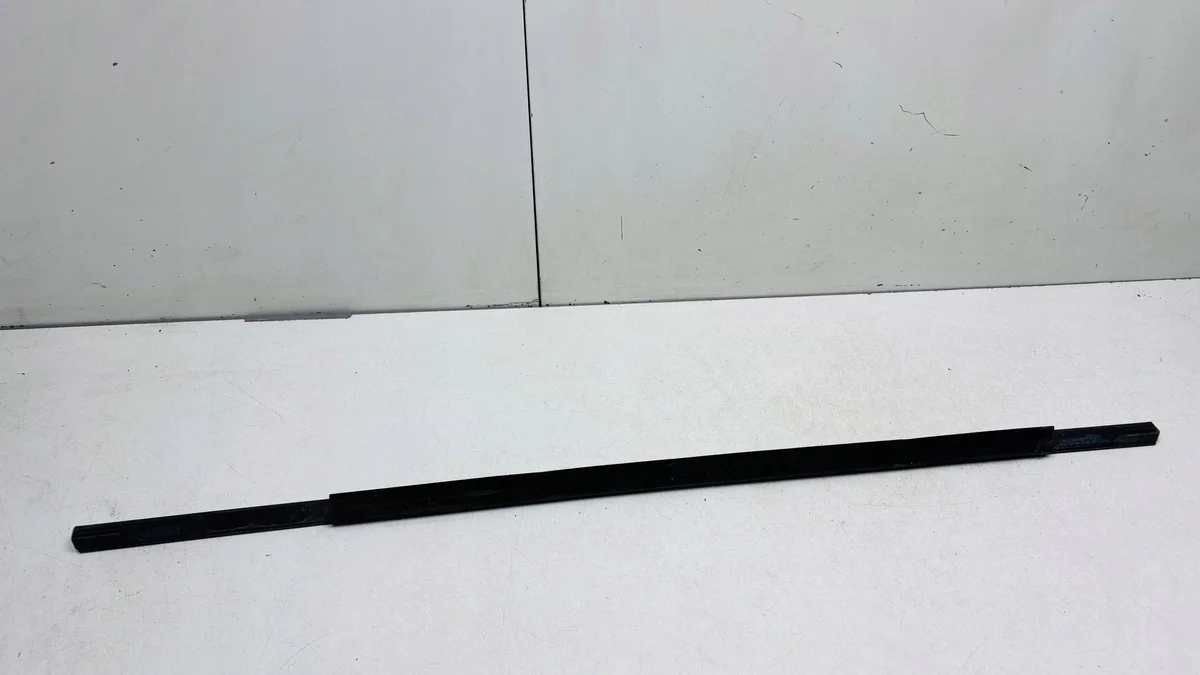 2021 Audi Q4 e-tron Rear Window Trim 89A839476 image 3