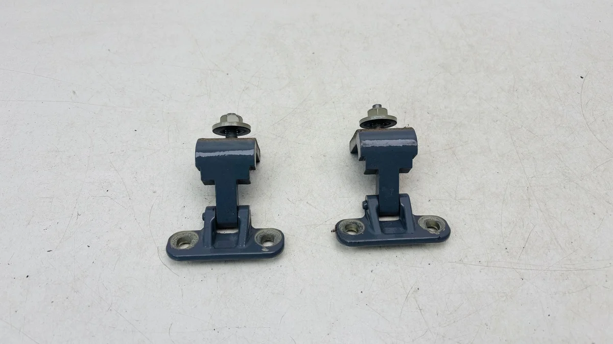 Audi Q4 e-tron 2021 Dobradiças Porta-Malas 8V3827299B