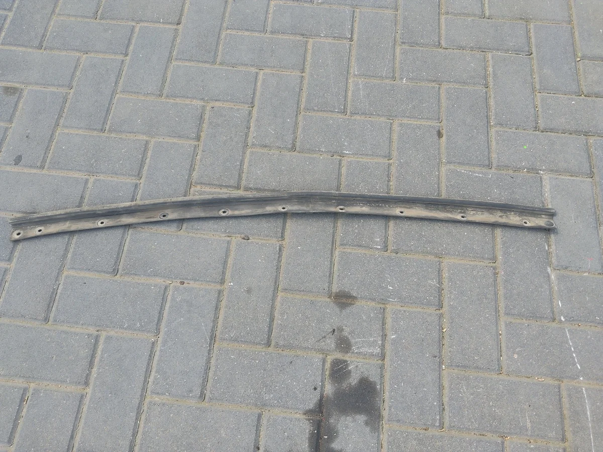 Dodge RAM IV 09- Afdichtingsrubber Motorkap