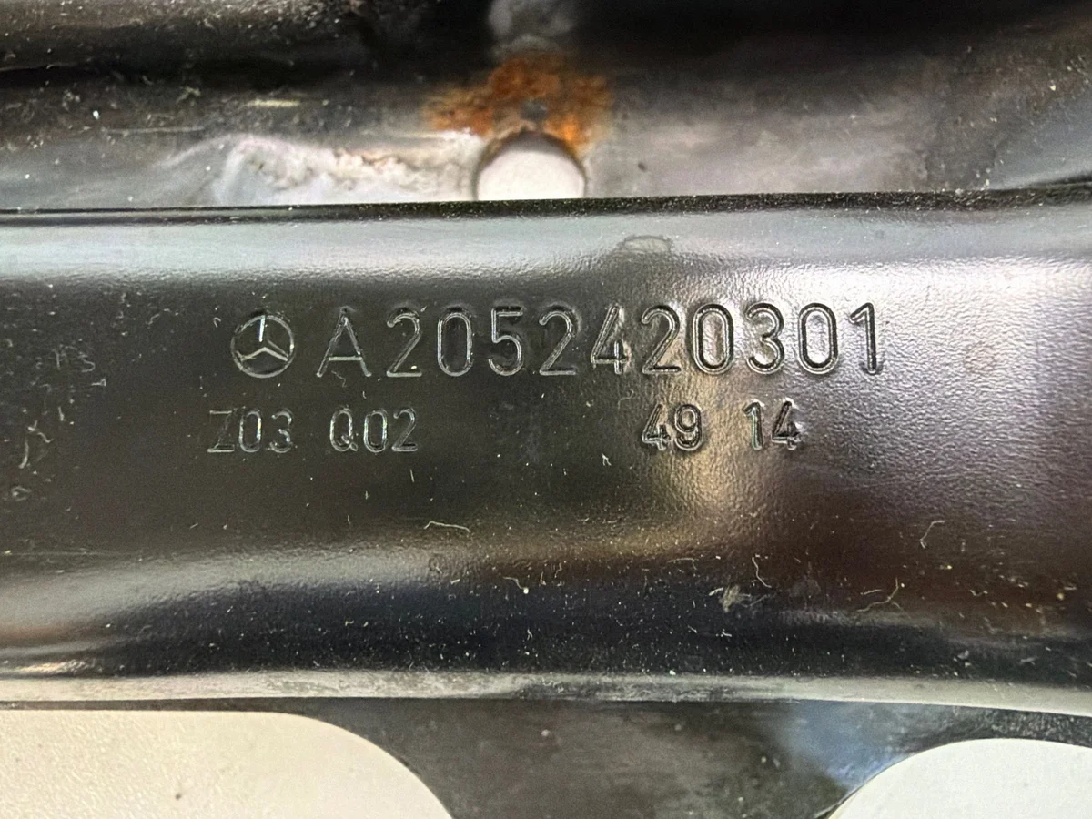 Protector Chasis Mercedes C300 W205 A2052420301 image 3