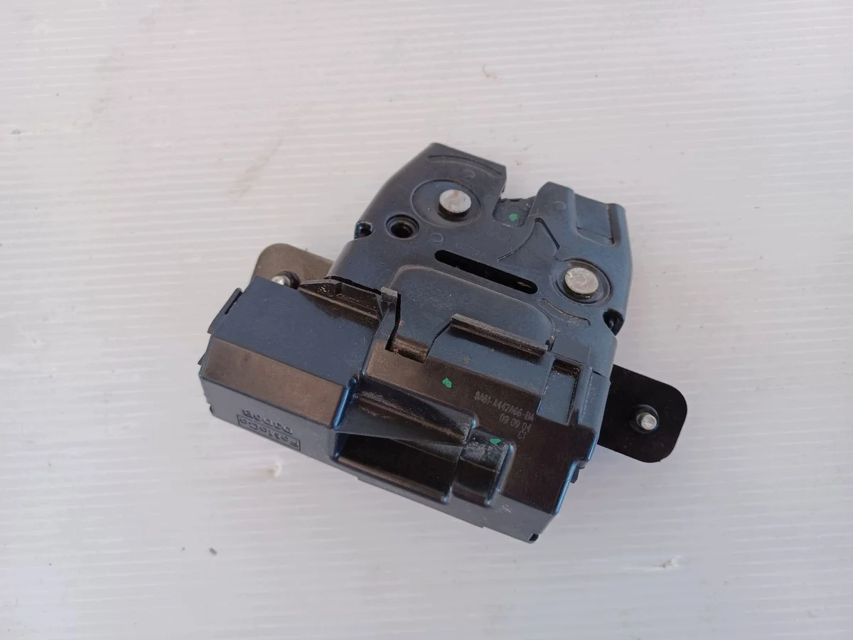 Cerradura Maletero Ford Fiesta MK7 VII Usada