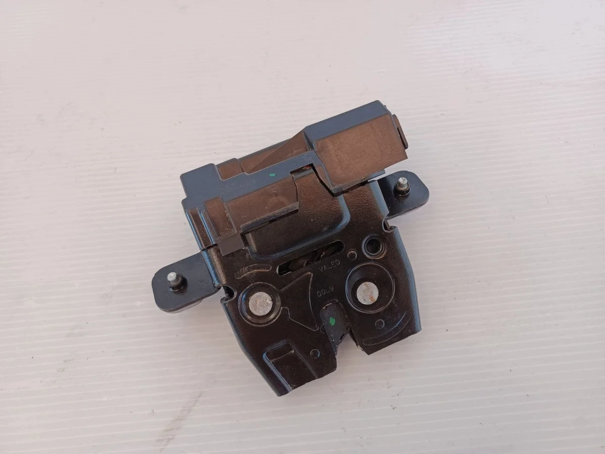 Serrure hayon Ford Fiesta MK7 VII image 3