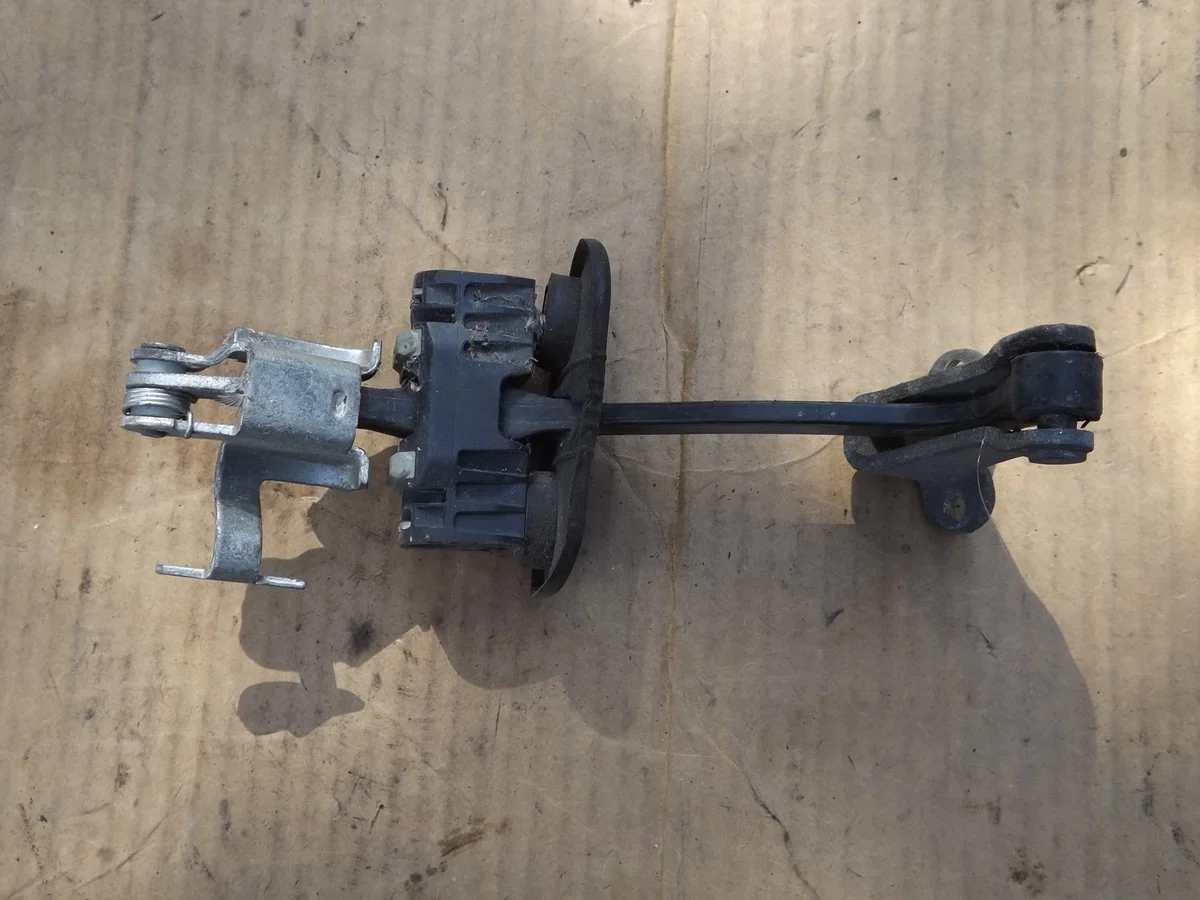 Fiat Ducato Türbegrenzer rechts/links hinten image 9