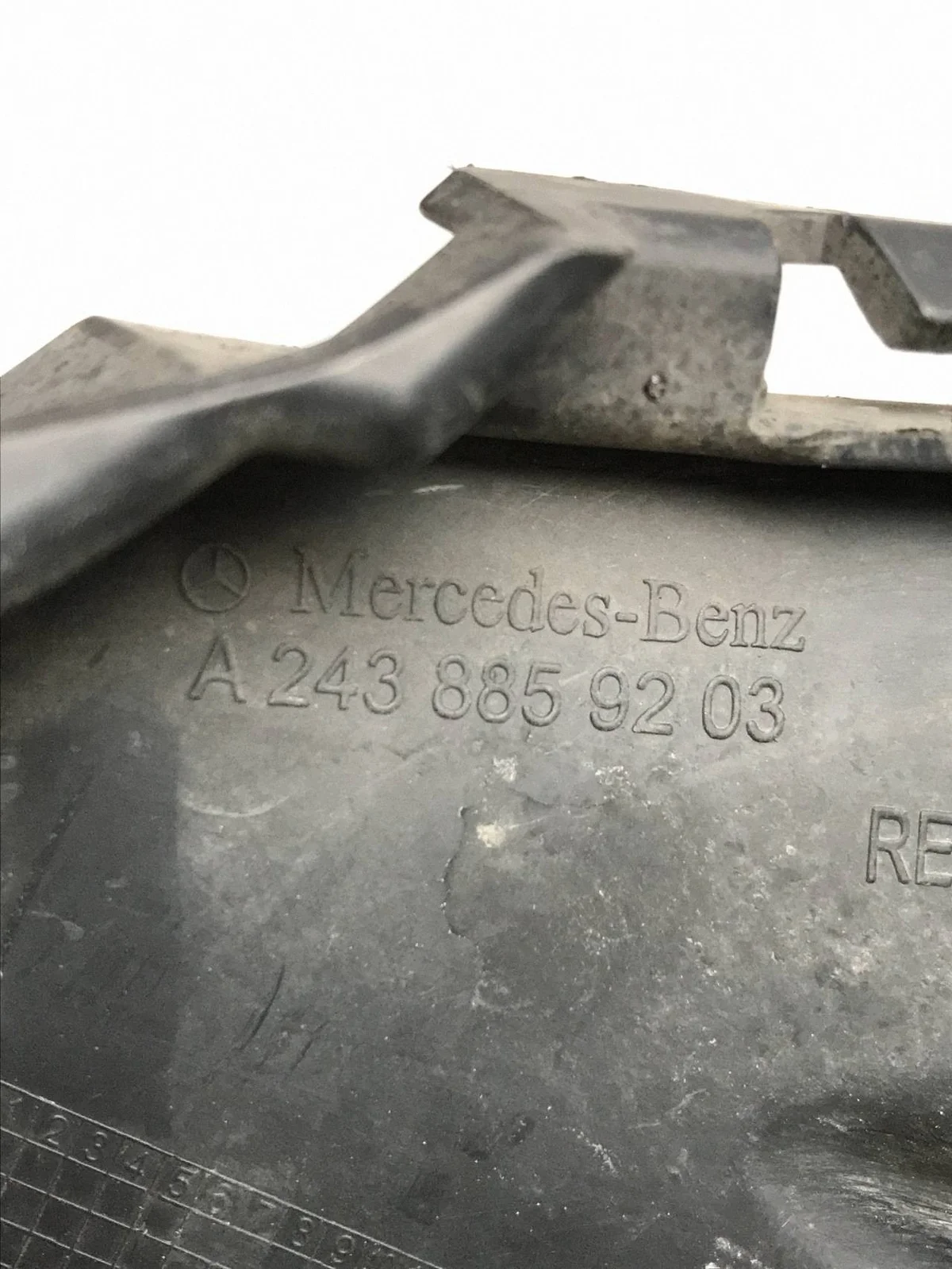 MERCEDES EQA W243 etusäleikkö A2438859203 image 9