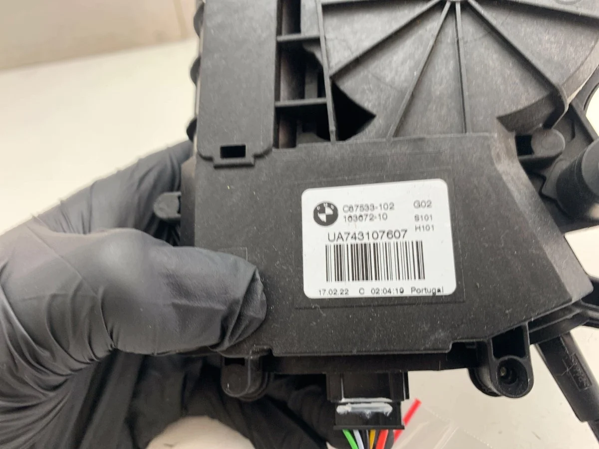 Cierre Maletero BMW G02 Usado OEM image 5