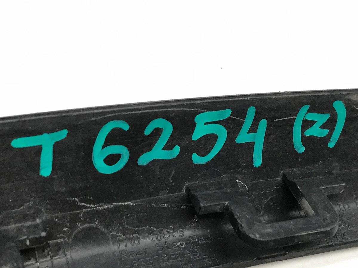 Dodge Ram 1500 2019 Moldura Parachoques Derecha image 7