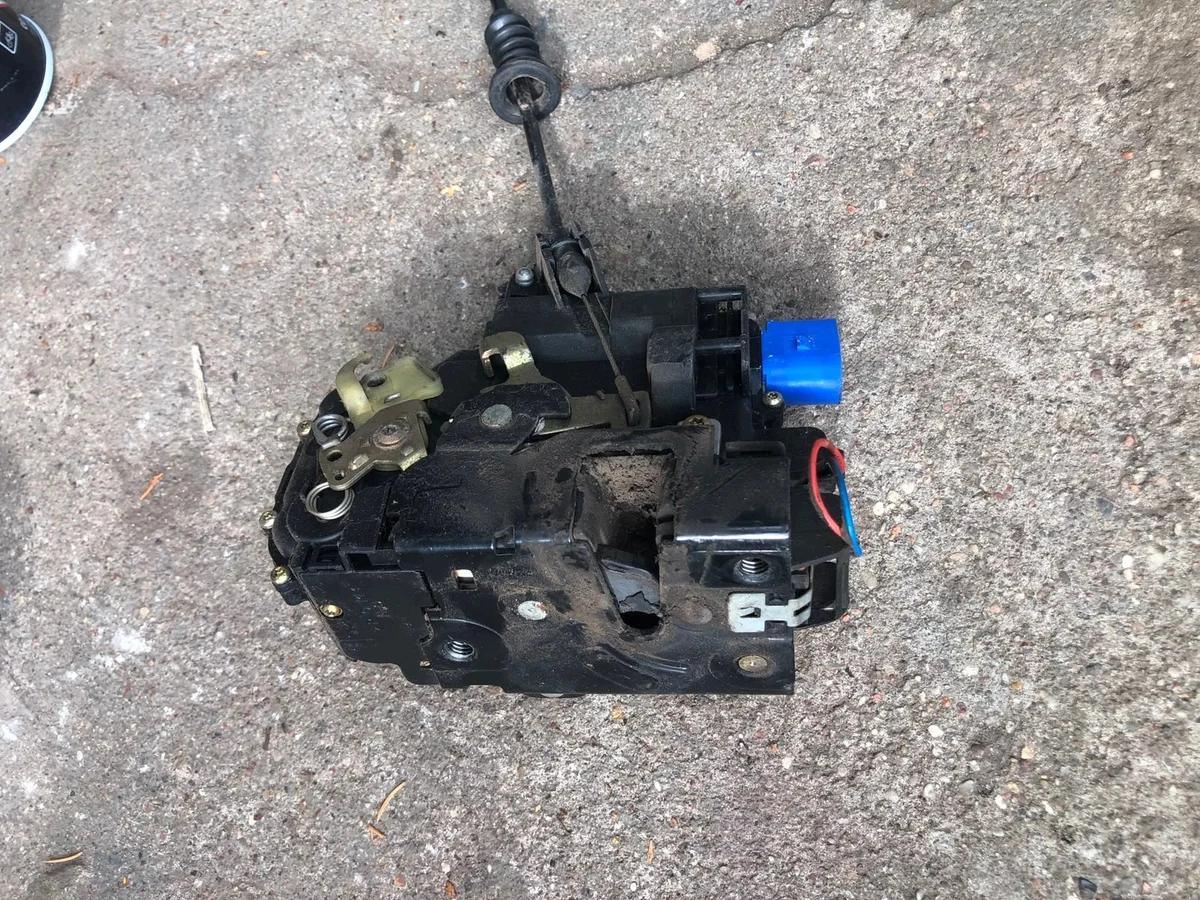 SKODA FABIA 1 Fechadura Porta Esquerda Usada