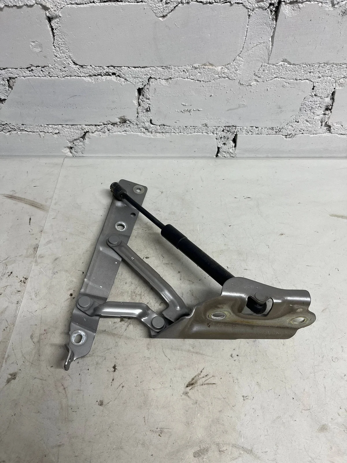 2015 Dodge Challenger Trunk Hinge - Left