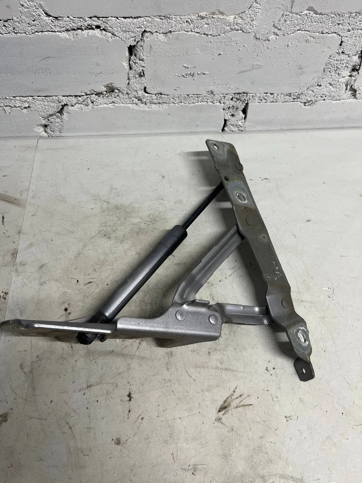 2015 Dodge Challenger Trunk Hinge - Left image 4