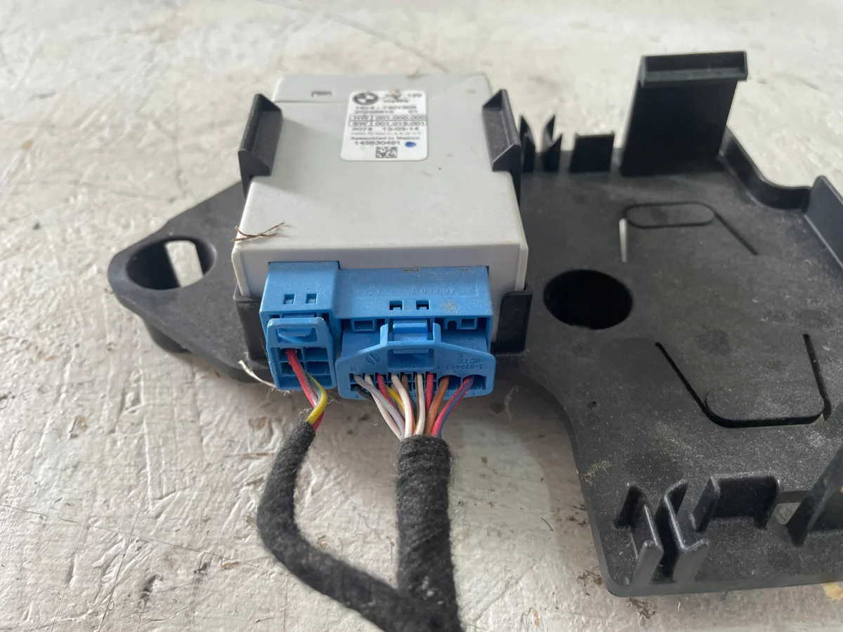Fuel Pump Control Module BMW i3 7401905 image 3