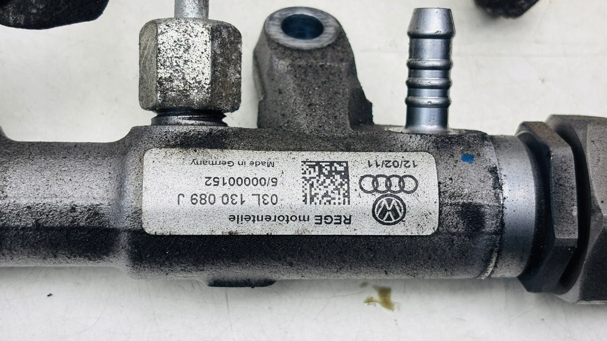 Injecteur Volkswagen Passat B7 0445010526 image 4