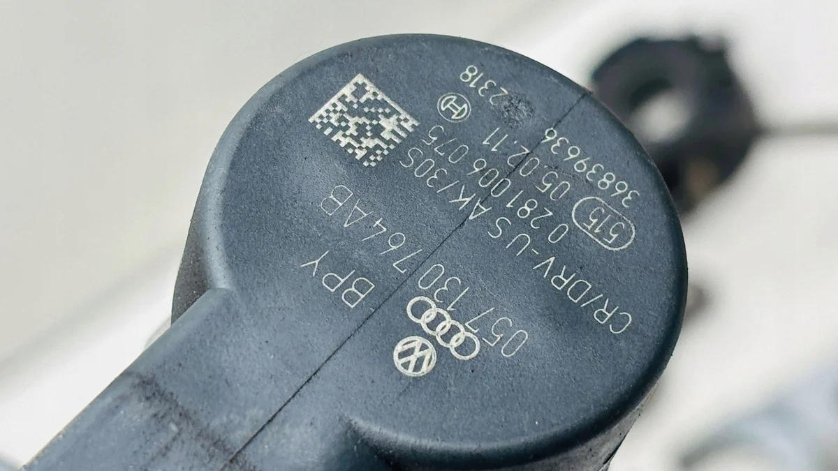 Injecteur Volkswagen Passat B7 0445010526 image 5