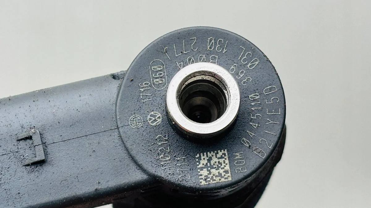 Injecteur Volkswagen Passat B7 0445010526 image 6