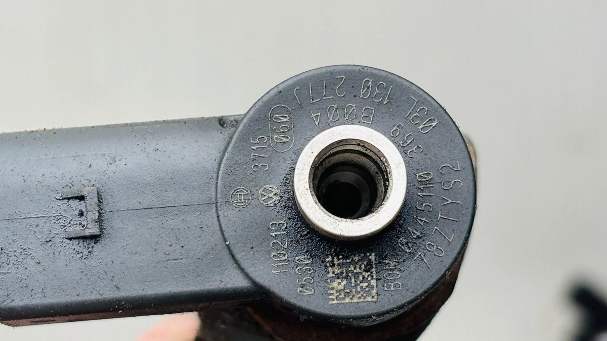 Injecteur Volkswagen Passat B7 0445010526 image 7