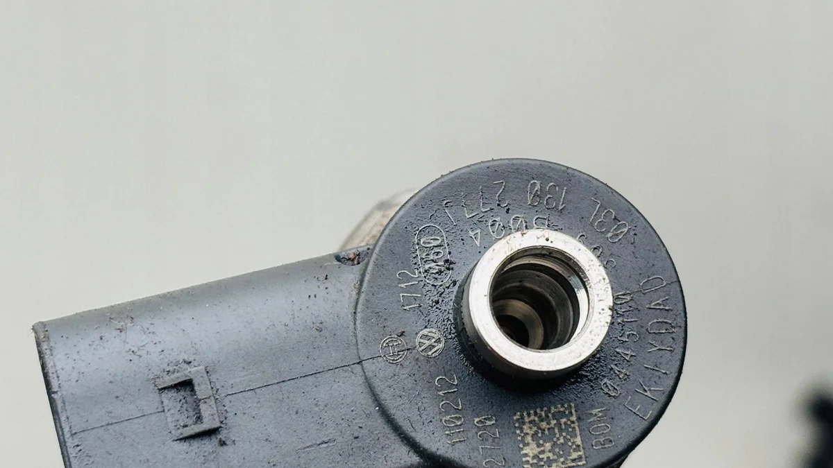 Injecteur Volkswagen Passat B7 0445010526 image 8