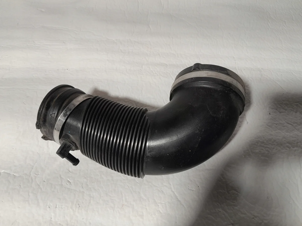 Tubo de aire Audi 06L129629 Usado